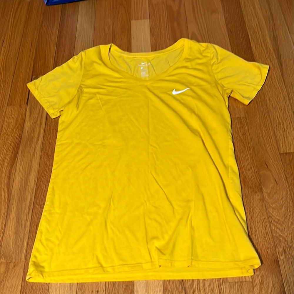 Nike tee medium loose fit